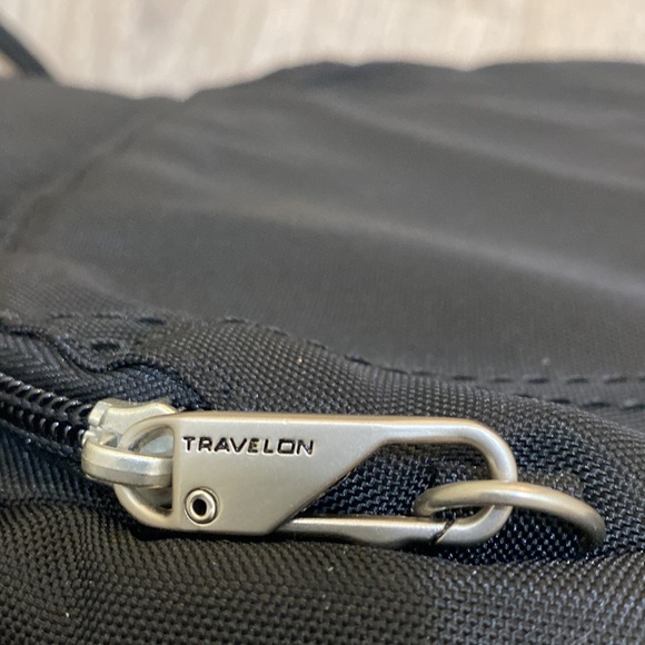 TRAVELON • CROSSBODY • adjustable strap - Picture 4 of 11